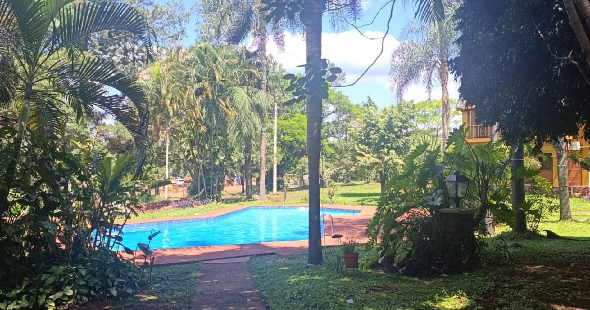 Hotel Las Brisas & Restaurant