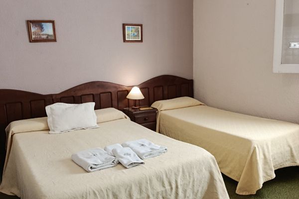 Habitación Triple, Doble o Single Estándar con ventilador 