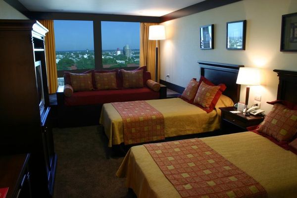 Standard con 2 Camas Individuales y Sofá Bed