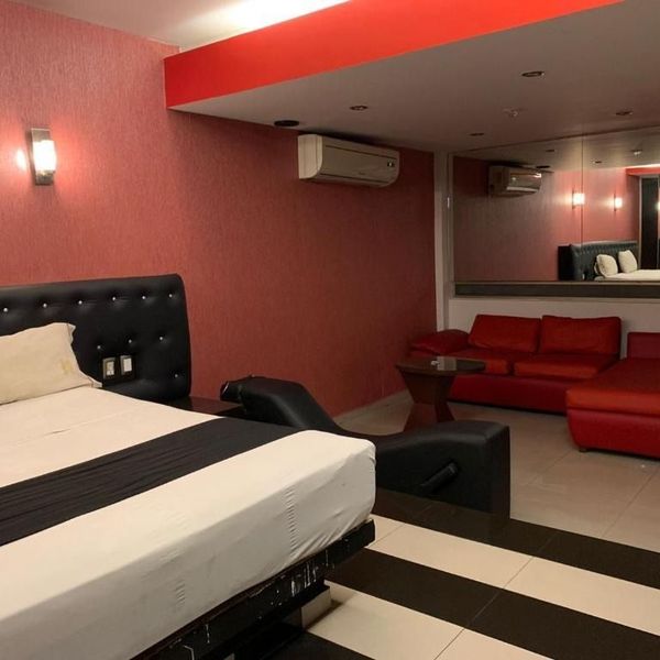 DELUXE AUTO HOTEL
