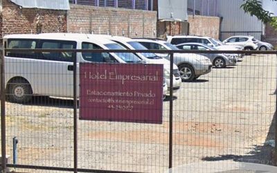 HotelEmpresarial - 
                                    Estacionamiento                                