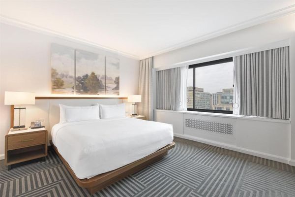 Habitación con cama extragrande y bañera - adaptada para personas de movilidad reducida