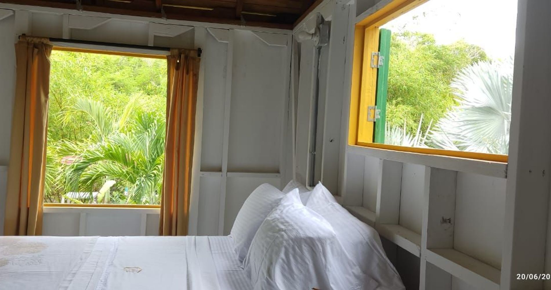 HOTEL YELLOW HOME PROVIDENCE ISLAND