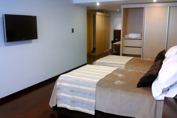 Estudio (1 Cama King + 2 individuales)