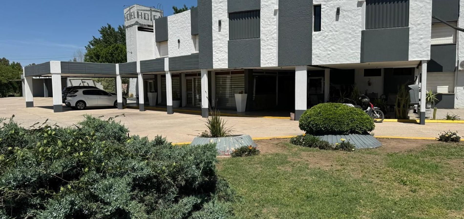 ESTACIONAMIENTO CUBIERTO Y SEMI-CUBIERTO