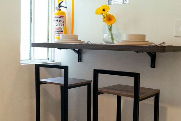 Bienvenido a nuestro espacio donde la buena comida se combina con un ambiente acogedor. Es esta barra con diseño moderno y funcional podrás disfrutar de momentos deliciosos en un ambiente íntimo y acogedor con tus seres queridos. Cómodo y versátil.