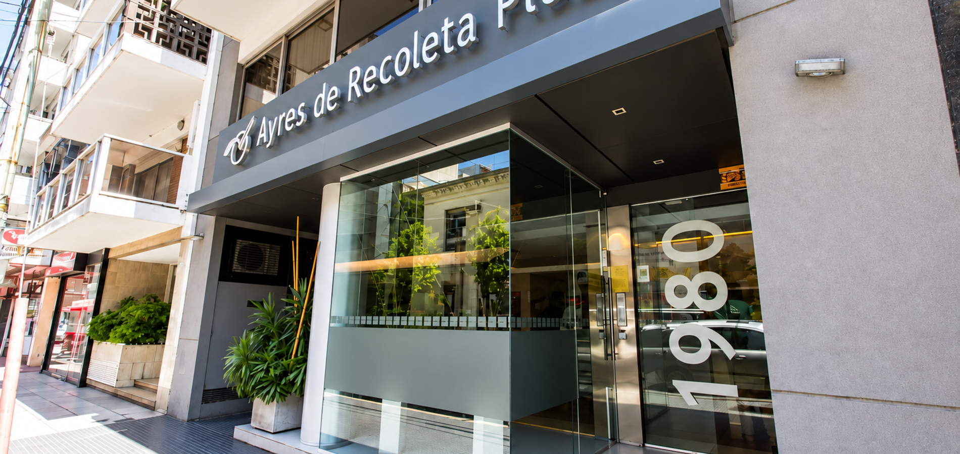 Ayres Recoleta Plaza