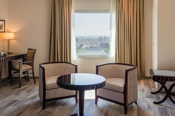 Habitación Esquinera con vistas a la ciudad