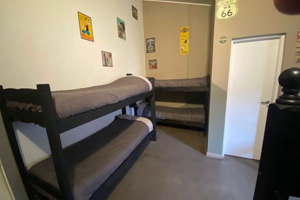 Cama en Habitación Séxtuple mixta con baño privado