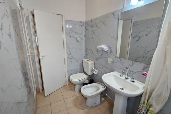 Depto 2 ambientes sobre calle Moldes, Belgrano