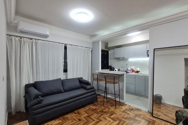 Depto en la zona de Once, ideal para compras.