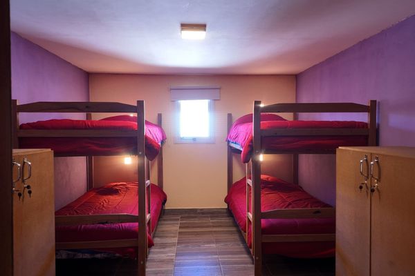 Cama en habitación compartida mixta