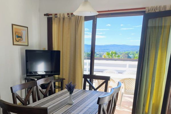 CABAÑA DE 3 DORMITORIOS Y 2 BAÑOS (con balcón terraza y vista panorámica)