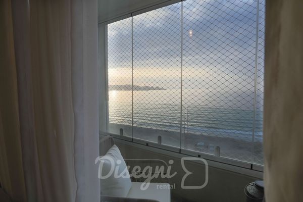 Disegni 15 · Primera línea – Vista mar y descanso
