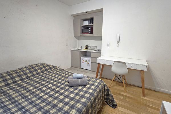 Depto monoambiente sobre calle Quesada, Belgrano.