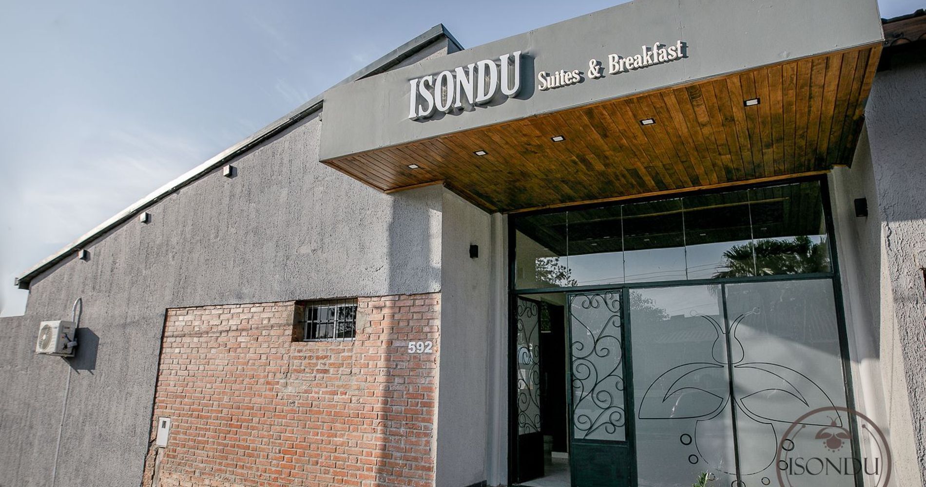 Isondu Suites & Breakfast