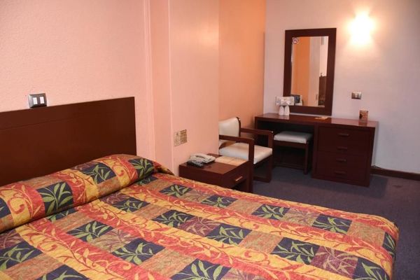 Sencilla 1 cama Queen size