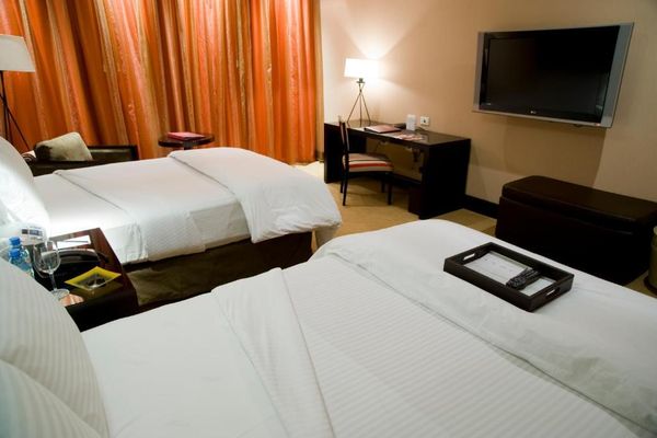 Habitación superior con 2 camas queen  y vista al jardin