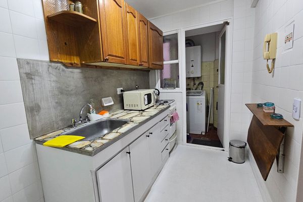 Depto 2 ambientes sobre calle Azcuénaga, Recoleta