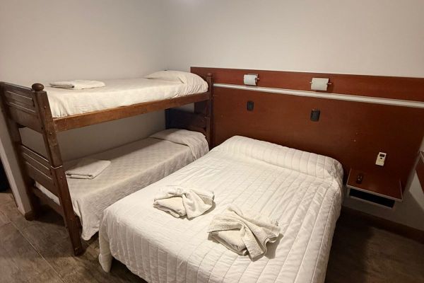 HABITACION CUADRUPLE CON CAMA MATRIMONIAL Y CUCHETA