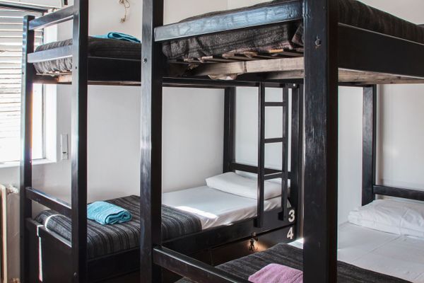 Cama en Habitación Quíntuple Femenina Compartida