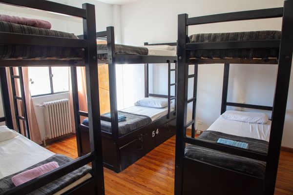 Cama en Habitacion Séxtuple Mixta Compartida