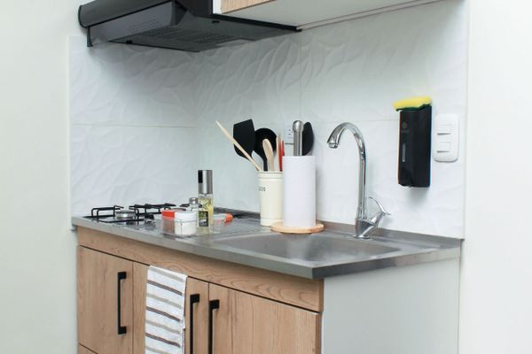 BOGOTÁ SEDE 1- 102 Habitación con cocina y baño privado 