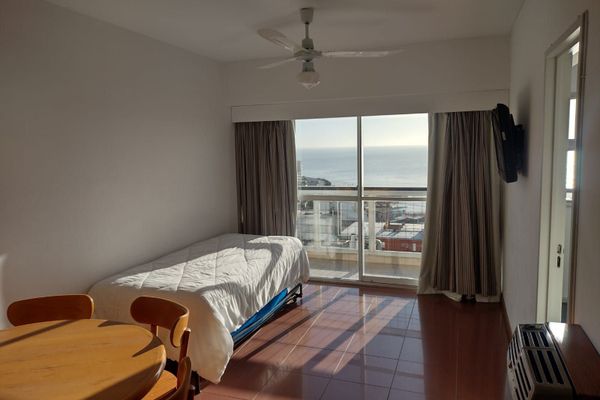 Dúplex de 3 ambientes vista lateral al mar (Piso 10, sin aire acondicionado)