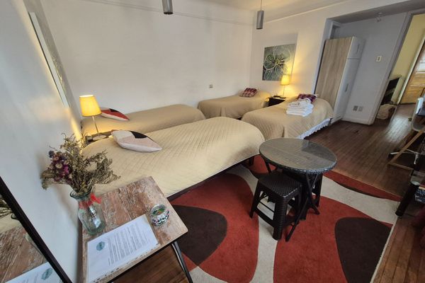 Suite Doble o Triple con Balcón y Baño Privado