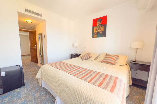 DOBLE STANDARD vista calle