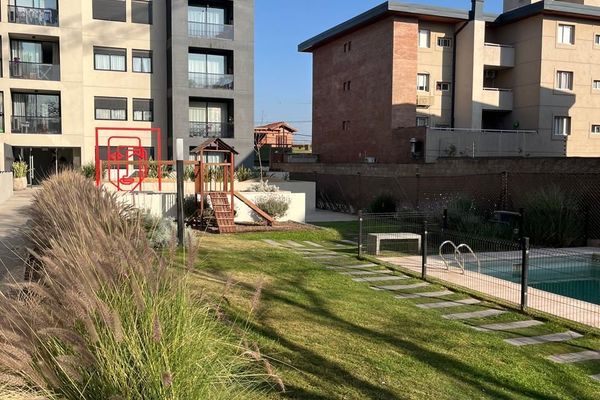 Quatro Housing