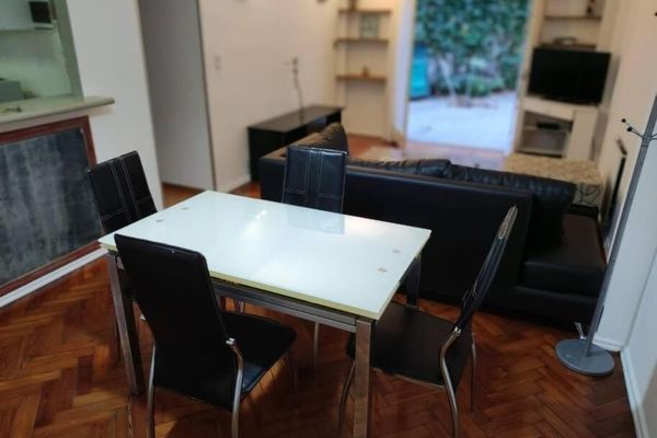 Depto 3 ambientes sobre calle Cabral, en Martinez