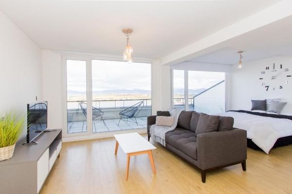 Pacífico Centro - Monoambiente Vista al Canal con Balcón