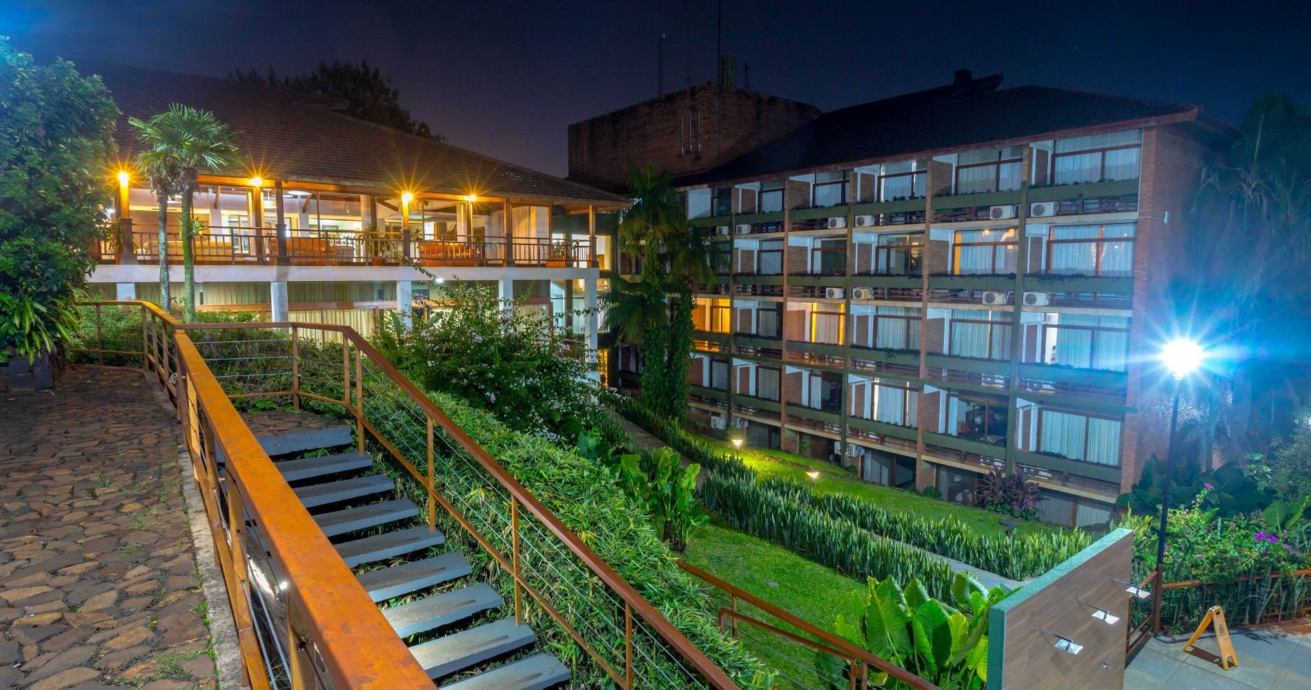 Raíces Esturión Hotel