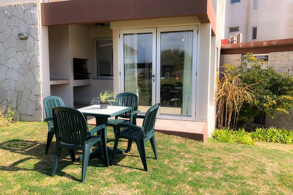 Departamento dos ambientes en planta baja (4 PAX)