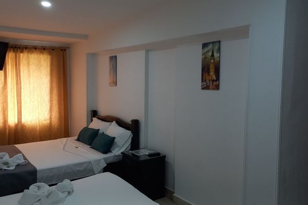 HABITACION DOS CAMAS DOBLES CON AIRE