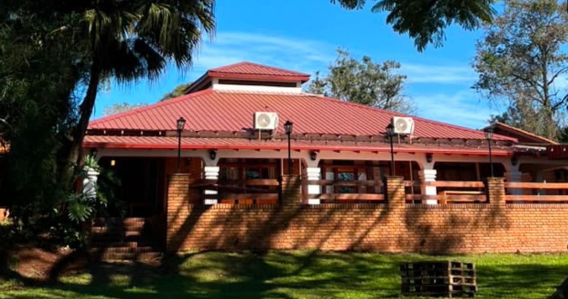 Hotel Las Brisas & Restaurant