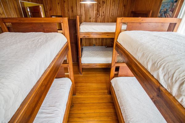 Cama en habitación compartida de 6 camas 