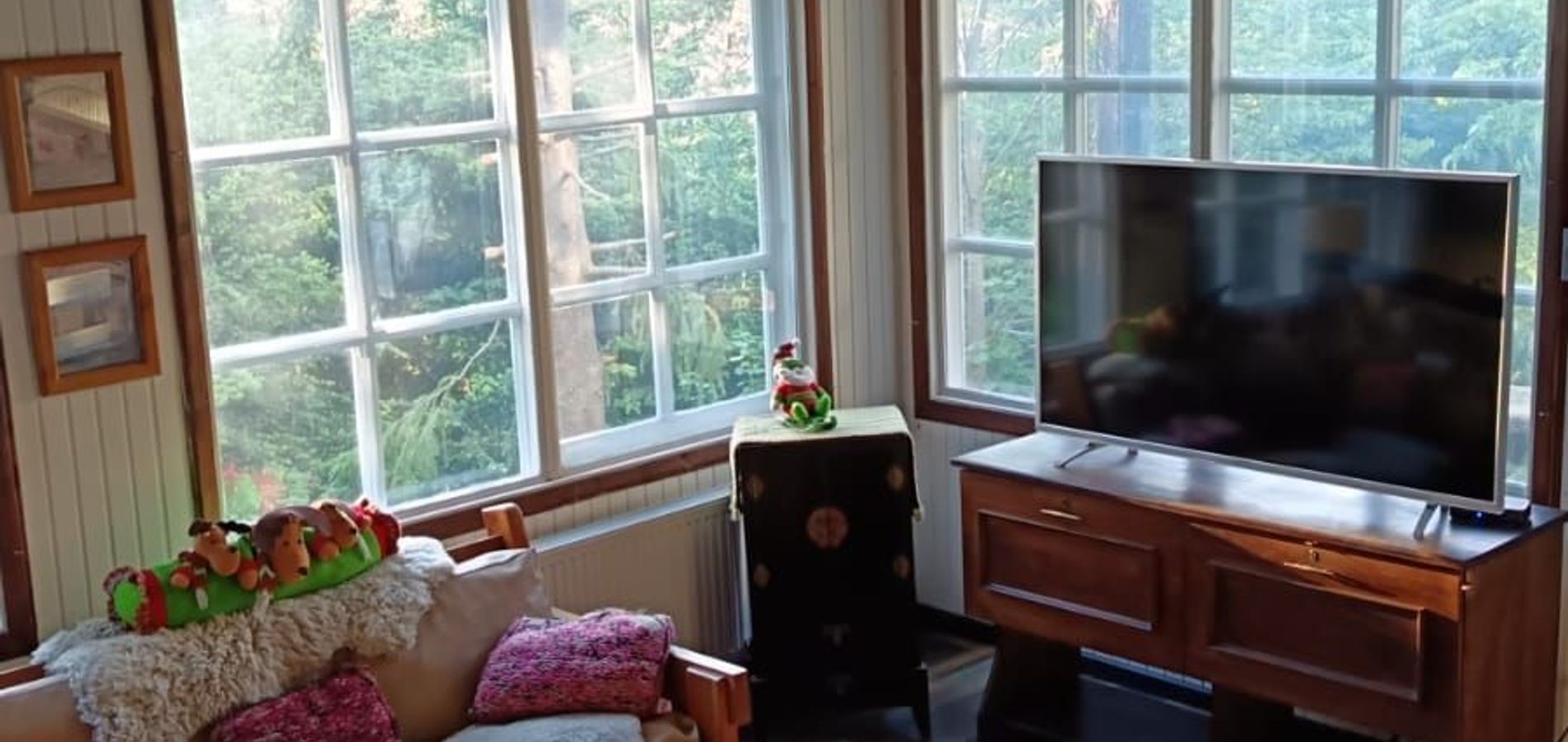 LIVING CON VISTA A LAS  MONTAÑAS UN ESPACIO PARA DISFRUTAR DEL HORIZONTE, LAS  AVES UN SITIO PARA CONECTARSE CON LA NATURALEZA