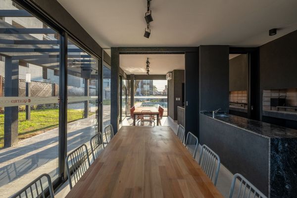 Quatro Housing