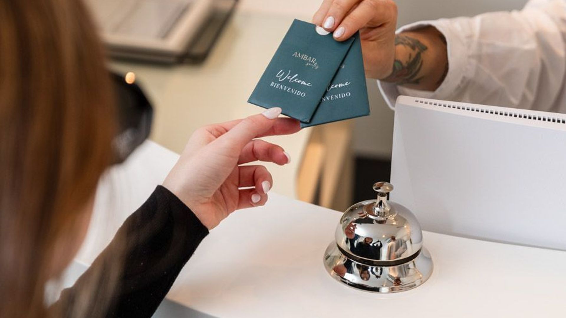 AMBARSUITE - Recepción las 24 horas