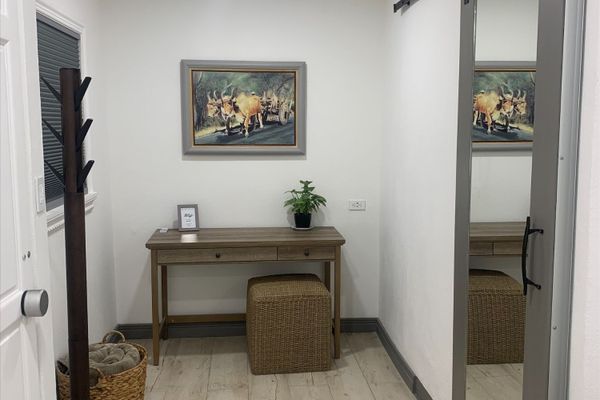 1 Queen bed / Smart Room