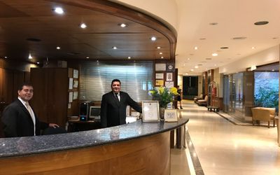 LafayetteHotel - Recepción  24 horas