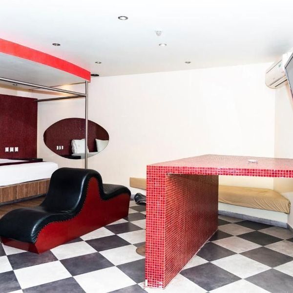 DELUXE AUTO HOTEL