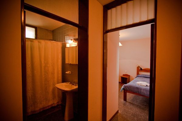 baño- habitación hostel