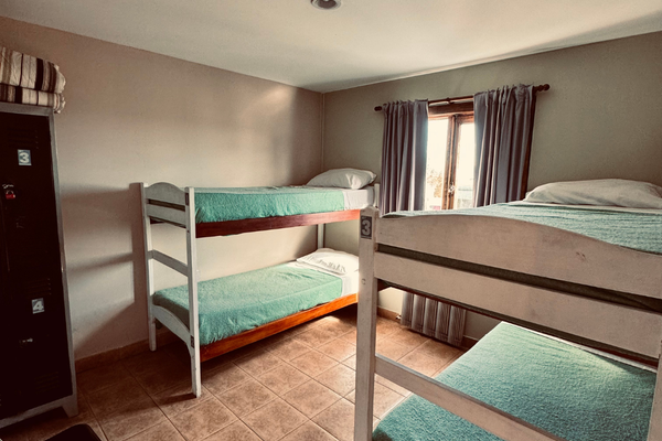 Cama Individual en Habitación Compartida