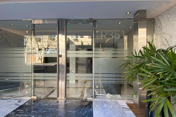 Encantador monoambiente con piscina a 1 cuadra del Hospital Italiano [Rawson]