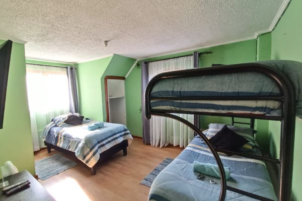 Habitación Triple con Litera y baño compartido