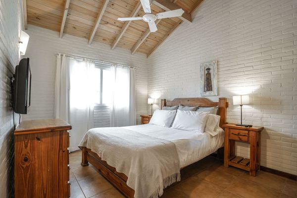 Tríplex clásico con 2 1/2 baños.