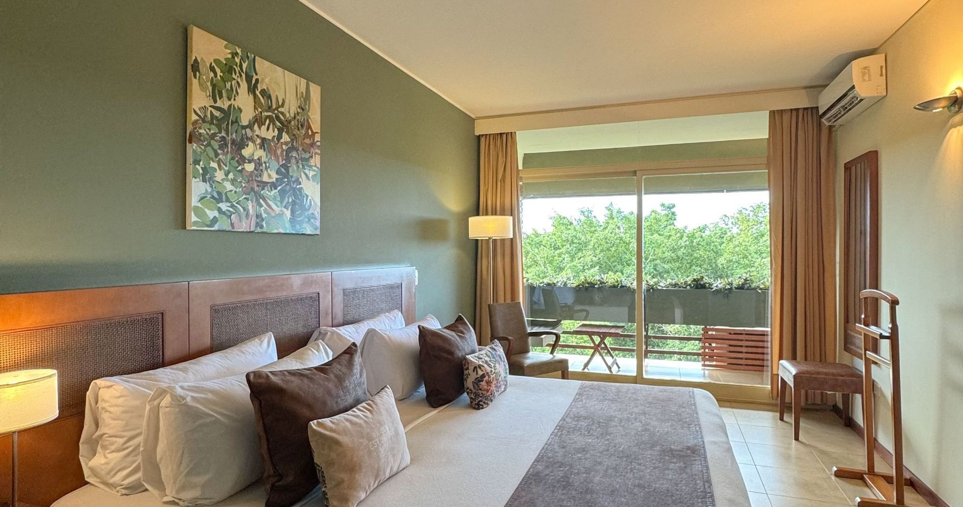 Raíces Esturión Hotel